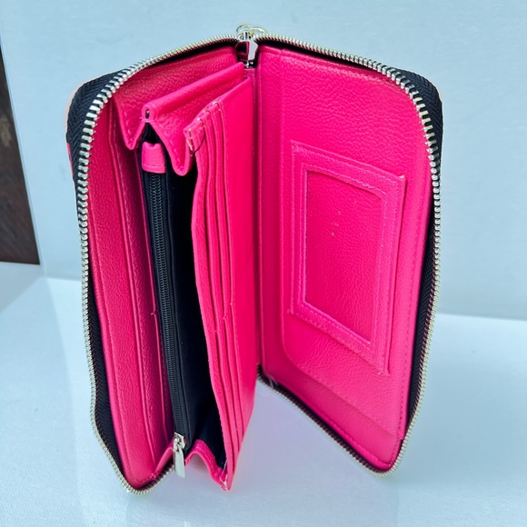 Betsey Johnson Faux Pebbled Zip Around Wallet - Picture 5 of 7